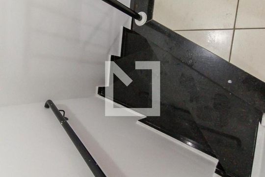 Escada de casa de condomínio à venda com 2 quartos, 71m² em Vila Santana, São Paulo