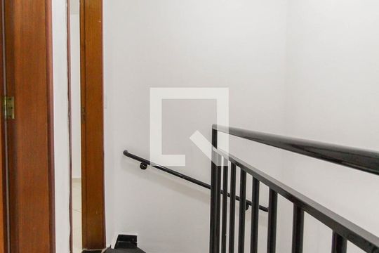 Escada de casa de condomínio à venda com 2 quartos, 71m² em Vila Santana, São Paulo