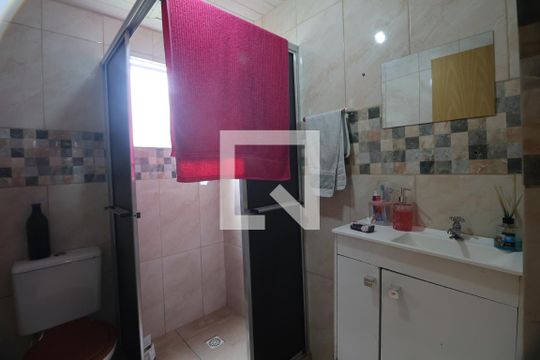 Banheiro de apartamento à venda com 2 quartos, 44m² em Guajuviras, Canoas