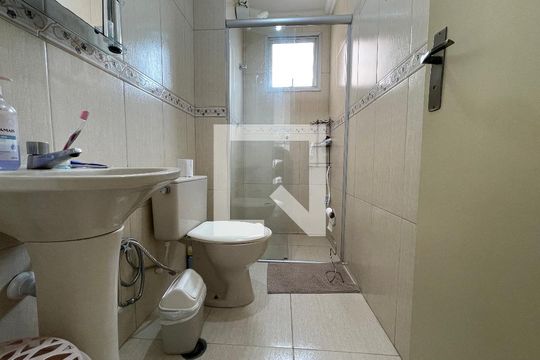 Banheiro de apartamento para alugar com 2 quartos, 55m² em Jaguaré, São Paulo