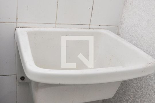 Detalhe - Área de Serviço e Quintal de casa de condomínio para alugar com 2 quartos, 100m² em Vila Nina, São Paulo