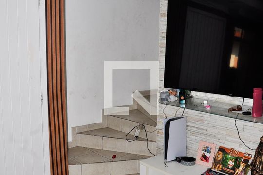 Sala de casa de condomínio para alugar com 2 quartos, 100m² em Vila Nina, São Paulo