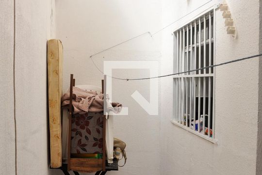 Detalhe - Área de Serviço e Quintal de casa de condomínio para alugar com 2 quartos, 100m² em Vila Nina, São Paulo