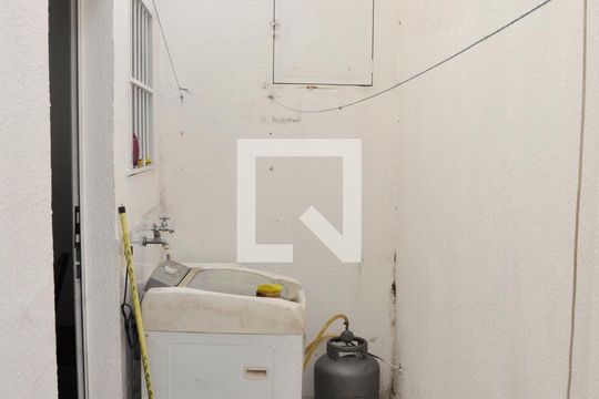 Área de Serviço e Quintal de casa de condomínio para alugar com 2 quartos, 100m² em Vila Nina, São Paulo