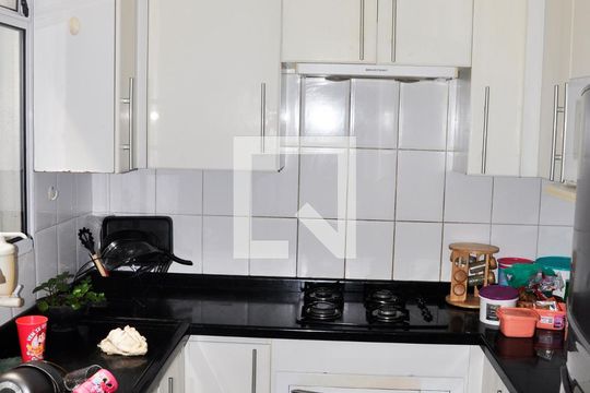 Cozinha de casa de condomínio para alugar com 2 quartos, 100m² em Vila Nina, São Paulo