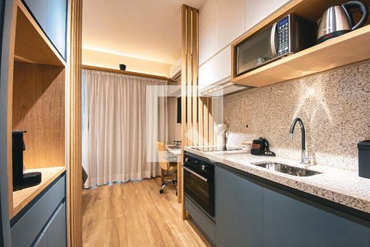 Cozinha de kitnet/studio para alugar com 1 quarto, 26m² em Butantã, São Paulo