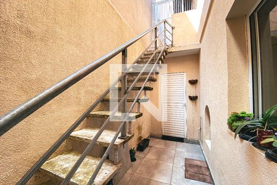 Quintal de casa à venda com 3 quartos, 120m² em Vila Polopoli, São Paulo
