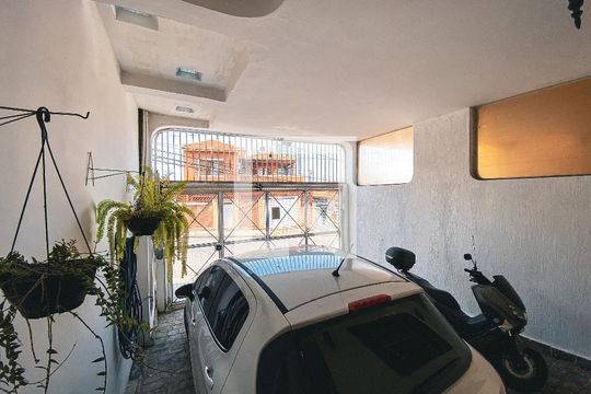 Garagem de casa à venda com 3 quartos, 120m² em Vila Polopoli, São Paulo