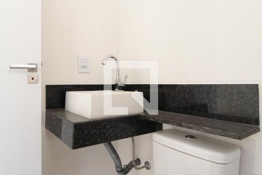 Banheiro da Suite de apartamento à venda com 3 quartos, 75m² em Copacabana, Belo Horizonte