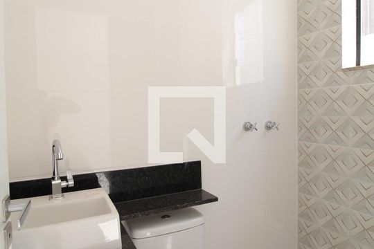 Banheiro da Suite de apartamento à venda com 3 quartos, 75m² em Copacabana, Belo Horizonte