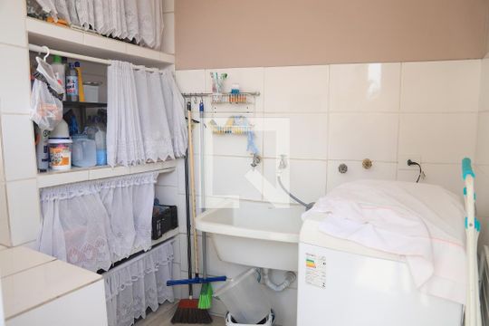 Lavanderia - Casa 1 de casa à venda com 8 quartos, 200m² em Vila da Saúde, São Paulo