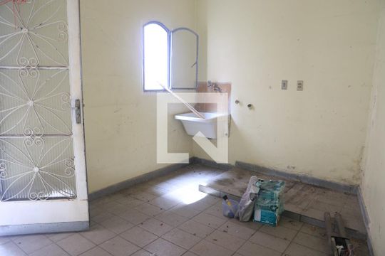 Lavanderia - Casa 2 de casa à venda com 8 quartos, 200m² em Vila da Saúde, São Paulo