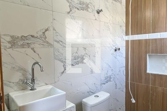 Banheiro de casa de condomínio para alugar com 1 quarto, 50m² em Jaraguá, São Paulo