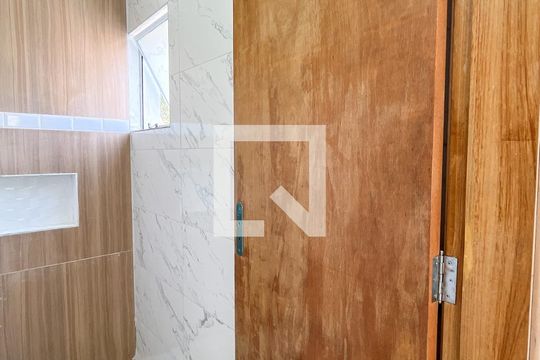 Banheiro de casa de condomínio para alugar com 1 quarto, 50m² em Jaraguá, São Paulo