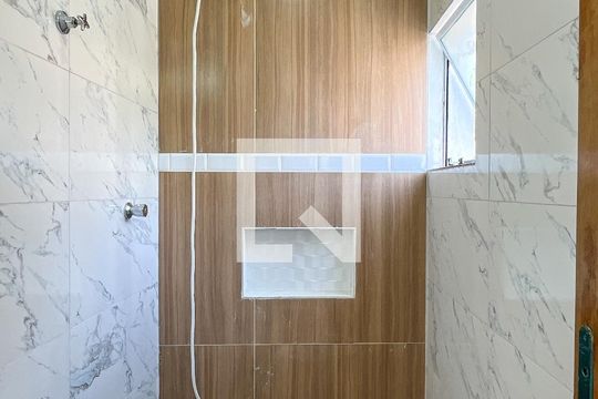 Banheiro de casa de condomínio para alugar com 1 quarto, 50m² em Jaraguá, São Paulo