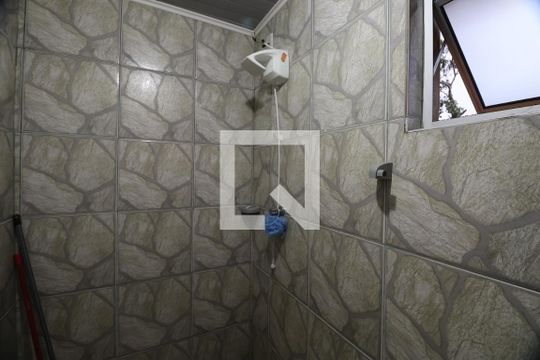 Banheiro de serviço de casa à venda com 2 quartos, 140m² em São José, Canoas