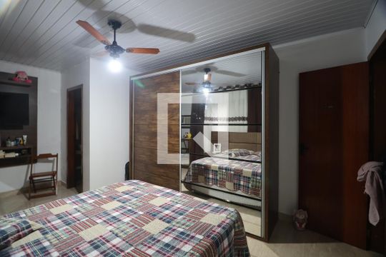 Suíte de casa à venda com 2 quartos, 140m² em São José, Canoas