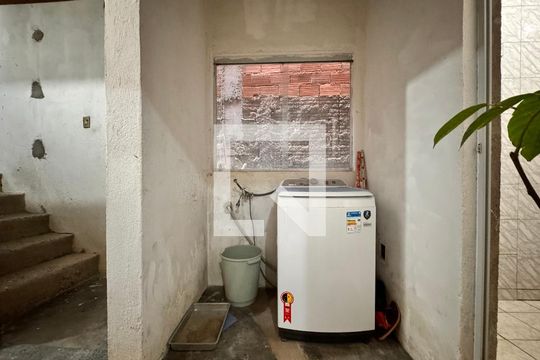 Lavanderia de casa à venda com 2 quartos, 180m² em Jardim das Maravilhas, Santo André