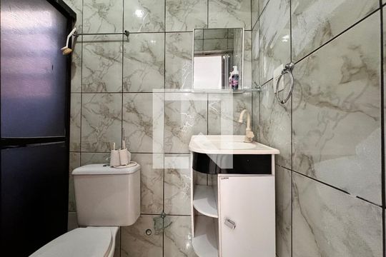 Banheiro 1 de casa à venda com 2 quartos, 180m² em Jardim das Maravilhas, Santo André