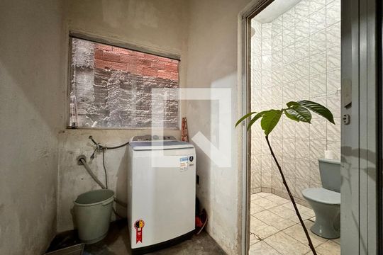 Lavanderia de casa à venda com 2 quartos, 180m² em Jardim das Maravilhas, Santo André