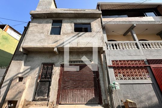 Fachada de casa à venda com 2 quartos, 180m² em Jardim das Maravilhas, Santo André
