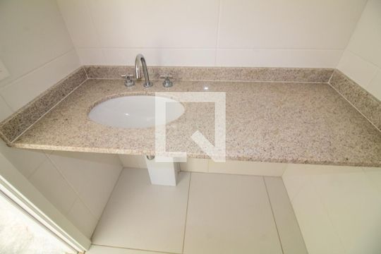 Banheiro de kitnet/studio à venda com 1 quarto, 32m² em Santo Amaro, São Paulo