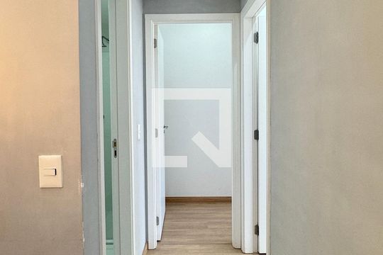 Corredor de apartamento para alugar com 2 quartos, 60m² em Parque Viana, Barueri
