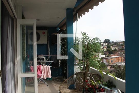 Sacada de casa à venda com 3 quartos, 300m² em Vila Jardim, Porto Alegre