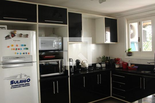 Cozinha de casa à venda com 3 quartos, 300m² em Vila Jardim, Porto Alegre