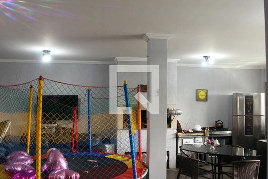 Área comum de casa à venda com 3 quartos, 300m² em Vila Jardim, Porto Alegre