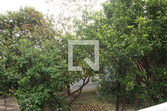Jardim de casa à venda com 3 quartos, 300m² em Vila Jardim, Porto Alegre