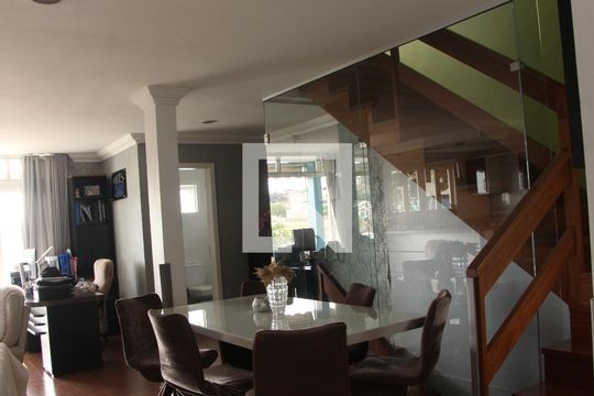 Casa à venda com 3 quartos, 300m² em Vila Jardim, Porto Alegre
