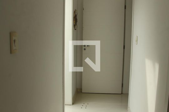 Corredor de casa à venda com 3 quartos, 300m² em Vila Jardim, Porto Alegre