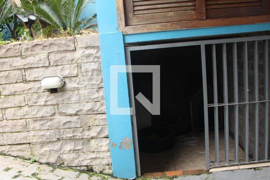 Garagem de casa à venda com 3 quartos, 300m² em Vila Jardim, Porto Alegre