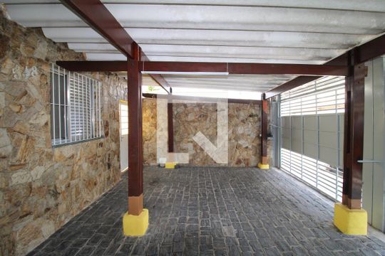 Garagem de casa à venda com 3 quartos, 136m² em Vila Vitorio Mazzei, São Paulo