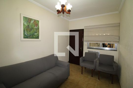 Casa à venda com 3 quartos, 136m² em Vila Vitorio Mazzei, São Paulo
