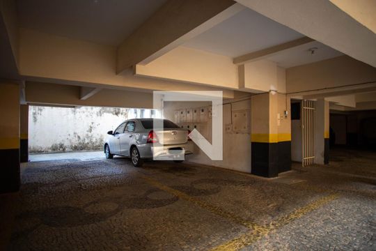 Garagem de apartamento para alugar com 3 quartos, 110m² em Santa Efigênia, Belo Horizonte