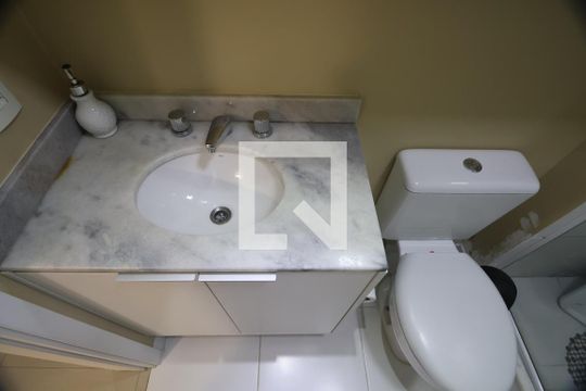 Banheiro da Suíte de apartamento à venda com 2 quartos, 63m² em Marechal Rondon, Canoas