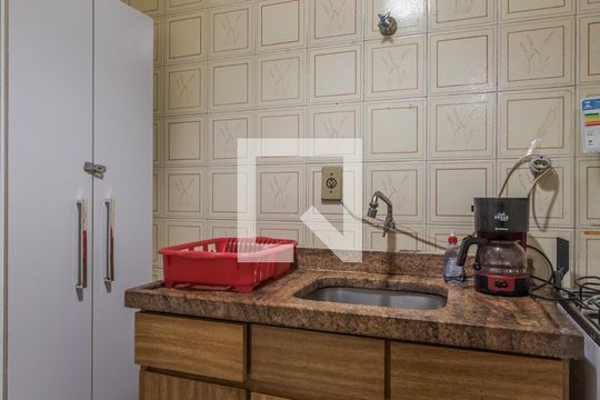 Cozinha de kitnet/studio à venda com 1 quarto, 32m² em Rio Branco, Porto Alegre