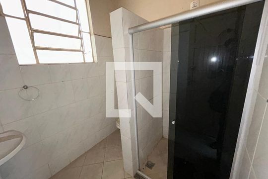 Banheiro de casa para alugar com 2 quartos, 70m² em Madureira, Rio de Janeiro