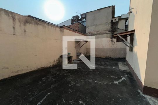 Quintal de casa para alugar com 2 quartos, 70m² em Madureira, Rio de Janeiro