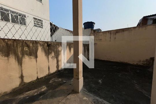 Quintal de casa para alugar com 2 quartos, 70m² em Madureira, Rio de Janeiro