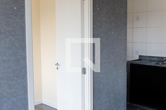 sala de apartamento para alugar com 2 quartos, 36m² em Presidente Altino, Osasco
