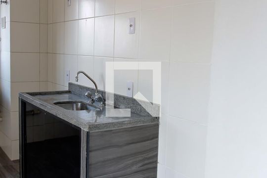 Cozinha de apartamento para alugar com 2 quartos, 36m² em Presidente Altino, Osasco