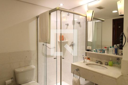 Banheiro da Suíte 2 de apartamento para alugar com 2 quartos, 82m² em Itaim Bibi, São Paulo