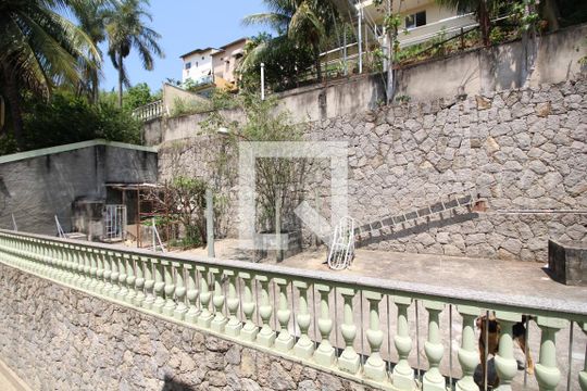 Quintal dos Fundos de casa de condomínio à venda com 4 quartos, 350m² em Jacarepaguá, Rio de Janeiro