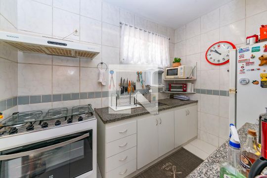 Cozinha de apartamento à venda com 3 quartos, 85m² em Buritis, Belo Horizonte