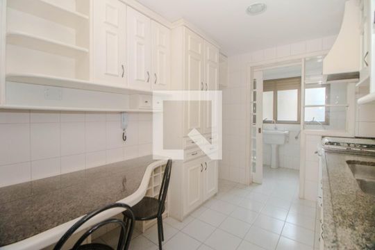 Cozinha de apartamento à venda com 2 quartos, 174m² em Petrópolis, Porto Alegre