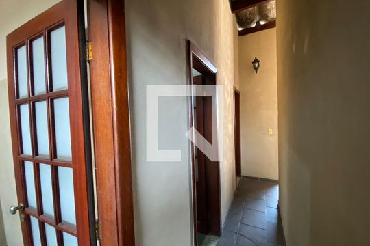 Corredor de apartamento à venda com 3 quartos, 160m² em Higienópolis, Rio de Janeiro