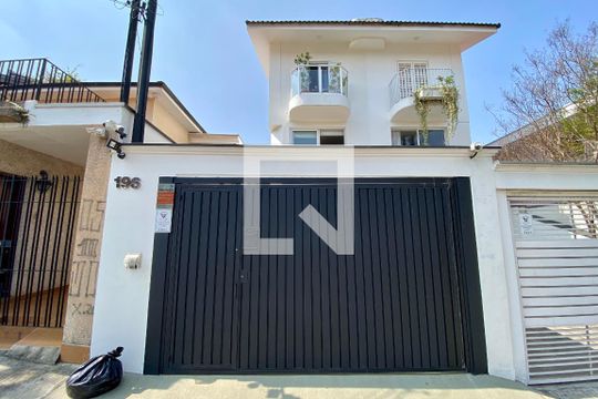 Fachada de casa à venda com 3 quartos, 180m² em Vila Madalena, São Paulo